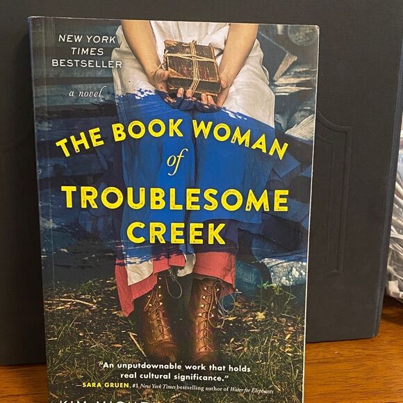 The Book Woman of Troublesome Creek Novel - Picture 1 of 2